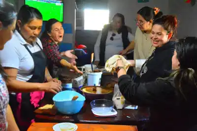 Delicias rurales: el taller de repostería que conquistó Pampa Almirón