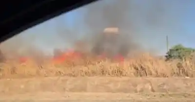 Las llamas avanzan sin control: el incendio que mantiene en vilo a un barrio de Salta
