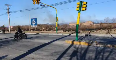 Viento Zonda en Salta: el fuego avanza sin control en el sur de la ciudad