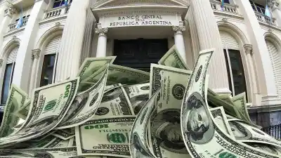 El techo del dólar oficial que nadie esperaba: $1.831,31 el lunes