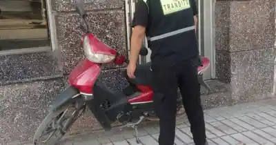 ¿Estacionás la moto en la vereda? En San Pedro ya empezaron a controlar