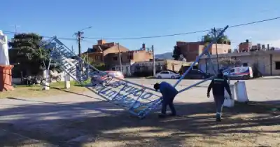 Las ráfagas derribaron el mítico cartel del Santuario de Río Blanco y el susto fue mayúsculo
