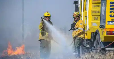 Alerta en Salta: el viento Zonda desató más de 25 incendios y no dan abasto