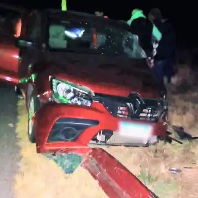 Choque frontal en la ruta 1: tres heridos y un camión cargado de maíz involucrado