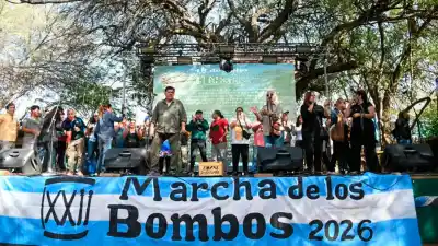 Llegaron de todo el país: arrancó la vigilia de la Marcha de los Bombos 2026 en el Patio del Indio Froilán