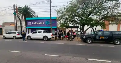 Casi 30 envoltorios de cocaína: lo atraparon en plena transacción en el barrio Almirante Brown