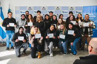 150 vecinos de Almirante Brown recibieron certificados: los cursos que abren puertas laborales