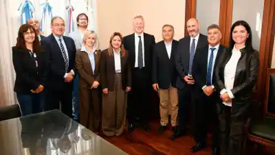¿Qué se cocina entre la Municipalidad y el Reino Unido? La intendente Fuentes se reunió con el embajador británico