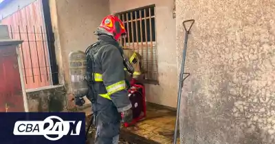 Rompió puertas para salvar a un adulto mayor: el dramático rescate en Teodoro Fels