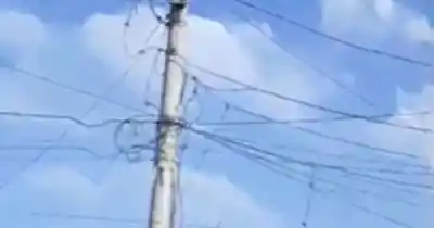 Pánico en Norte Grande: vecinos evacúan sus casas por un cable de alta tensión a punto de caerse