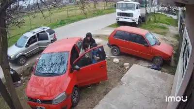 Ladrón con bandera argentina: la violenta entradera a una docente en Francisco Álvarez