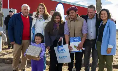 En Loventuel, dos familias cumplieron el sueño de la casa propia: el emotivo acto que nadie esperaba