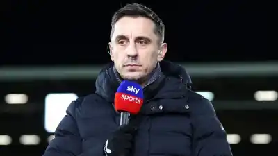 Gary Neville volvió a la carga contra Cuti Romero y Licha Martínez: “Regalan goles”