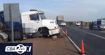Dos muertos en un choque frontal sobre la ruta 4: el dramático hallazgo en La Carlota
