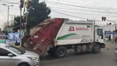 Un hombre de 76 años murió atropellado por un camión de basura en Berisso