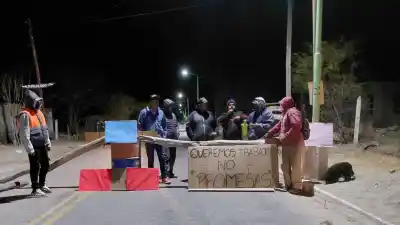 Por segunda vez en una semana: vecinos cortan la ruta para reclamar trabajo en minería