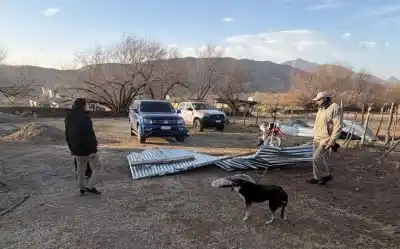 El Zonda arrasó techos en Tafí del Valle: tres familias perdieron todo