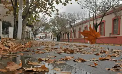 El alivio del frío duró poco: el fin de semana vuelve el frío y las nubes a Santa Rosa