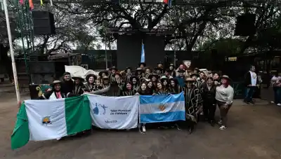 ¿Qué se vive en la previa de la Marcha de los Bombos? El patio del Indio Froilán es el epicentro
