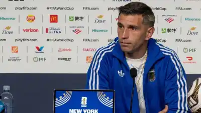 El Dibu Martínez rompió el silencio: la lesión que casi lo deja sin Mundial y el destino que lo une a España
