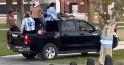 Entró con su camioneta a una plaza durante los festejos y la Muni lo denunció: lo que pasó después es insólito