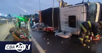 Volcó un camión cargado de gaseosas y la ruta 38 quedó cortada