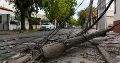 Temporal en Salta: ¿quién paga los platos rotos cuando caen postes y cables?