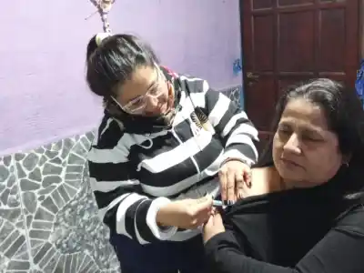 Casa por casa: así refuerzan la vacunación en dos barrios de Formosa