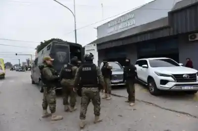 Alberdi tras el Escándalo: La Oposición se Parte en Tres de Cara a las Elecciones