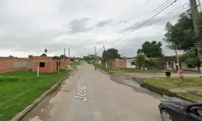 Caminaba con su pareja y terminó apuñalado en la cara, espalda y piernas por un Samsung