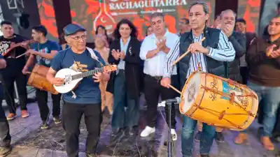 55 años de Las Sachaguitarras: el emotivo homenaje que encabezó Silva Neder en Villa Atamisqui