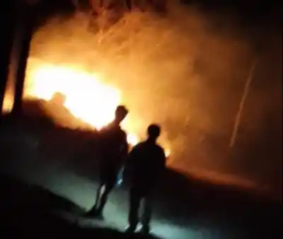 Sin autobomba y al rescate: bomberos de El Mollar apagaron un incendio con mochilas de agua mientras esperan respuestas