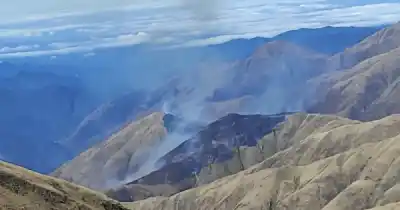 El fuego avanza sin control en Iruya: hay voluntarios desaparecidos