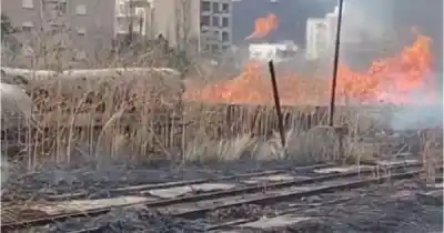 Alarma en Salta: el fuego avanzó sobre el predio ferroviario y el humo se sintió en toda la zona