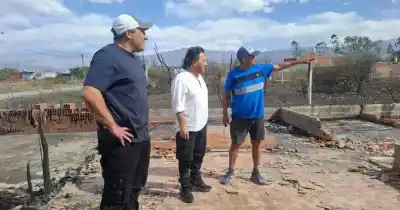 El gobernador Sáenz recorrió el barrio arrasado por el Zonda: hay una vivienda perdida