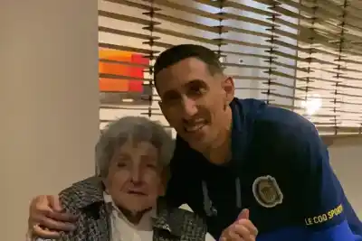 Un sueño que tardó un siglo, y se le hizo realidad a una Abuela Tucumana de Abrazar a Di María