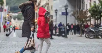 Se acabó el calor en Salta: el frío regresa con fuerza y la "campera chorizo" vuelve a escena