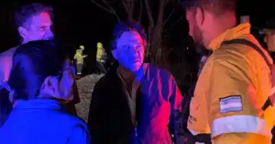 El Zonda arrasó Rosario de Lerma: el fuego devoró hectáreas y Sáenz supervisó el operativo