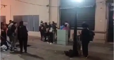 Golpes y gritos en plena peatonal salteña: la previa de la final terminó en batalla campal