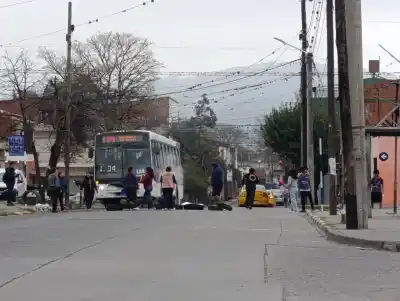 Hartazgo total en Jujuy: vecinos cortan rutas y protestan tras días sin luz