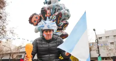 El negocio que tiñó de celeste y blanco el centro sanjuanino