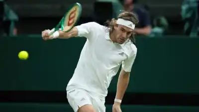 Después de 16 meses de sequía, Tsitsipas vuelve a gritar campeón en Suiza