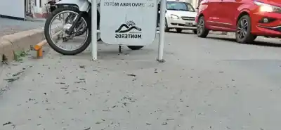 Las Calles de Monteros se Tiñeron de Negro por una “Lluvia de Cenizas”