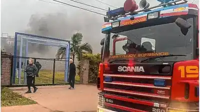 Las llamas devoraron un salón de eventos en Paraná y lo que dejaron es desolador
