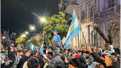 Tras caer en la final, la locura en Paraná que emocionó a todos