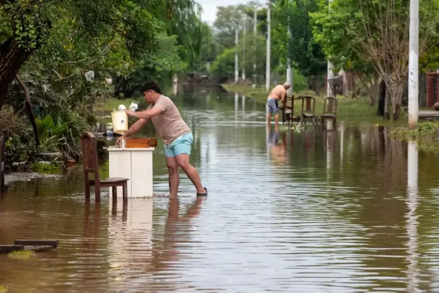 Vecino afectado por las inundaciones en La Madrid