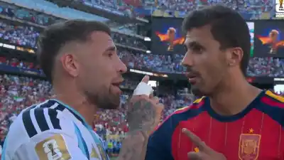 El gesto de Otamendi que incendió la final: no le dio la mano a Rodri y le recriminó sus palabras