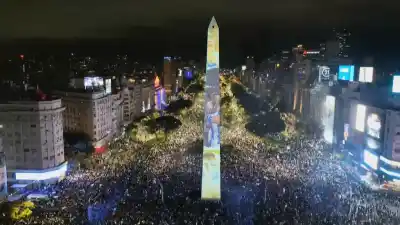 Obelisco repleto: el emotivo homenaje de los hinchas a la Selección tras la final