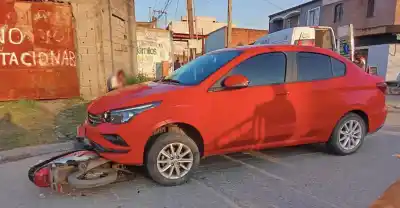 Choque en Monteros: un Fiat Cronos y una moto 110 cc impactaron de lleno