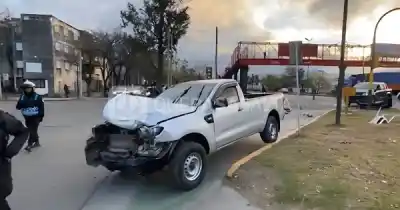 Caos en avenida Paraguay: el fuerte impacto que mantiene en vilo a los salteños